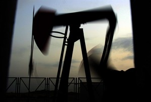 Oil prices march higher, as U.S. drivers pay an average US$3.70 at pump | iNFOnews.ca CP19783445