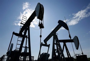 Fresh warnings point to cheap oil's potential economic and political risks | iNFOnews.ca CP31461036