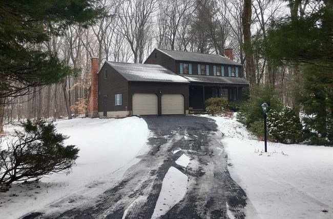 Slain doctor's body may have been in home for months | iNFOnews.ca Slain doctor's body may have been in home for months | iNFOnews.ca