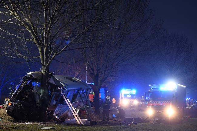 3 dead, 48 injured in bus crash near Czech capital of Prague | iNFOnews.ca CP428127201