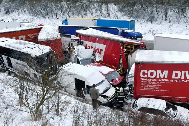 Czech highway closed amid heavy snow, multiple car crashes | iNFOnews.ca