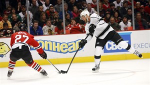 Dustin Brown's late goal gives Los Angeles Kings 5-4 victory over Chicago Blackhawks | iNFOnews.ca CP22624357