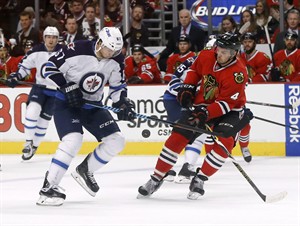 Mathieu Perreault scores twice as Winnipeg Jets beat Chicago Blackhawks 5-1 | iNFOnews.ca CP31235576