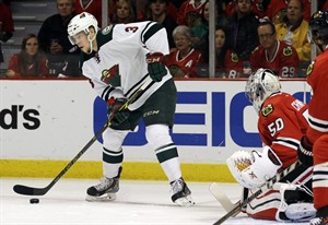 Toews' 3rd-period goal lifts Chicago Blackhawks to 2-1 victory over Minnesota Wild in Game 5 | iNFOnews.ca CP28331599