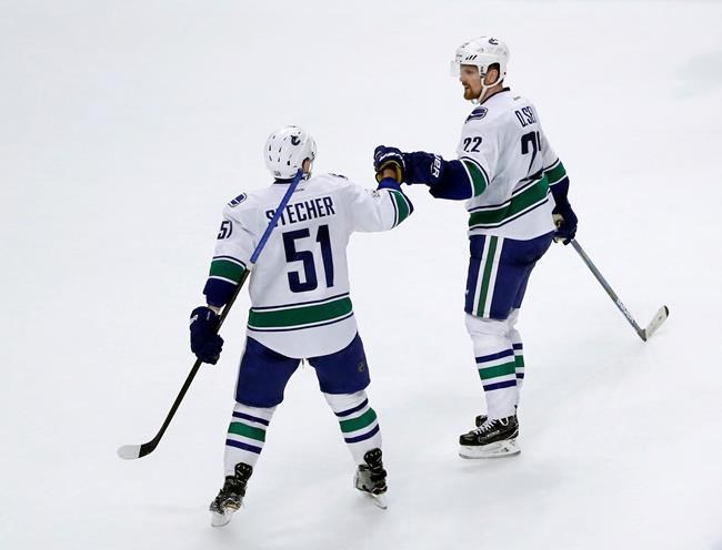 Daniel Sedin scores in OT to lift Canucks over Blackhawks | iNFOnews.ca Daniel Sedin scores in OT to lift Canucks over Blackhawks | iNFOnews.ca