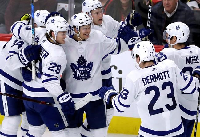 Nylander's penalty shot in OT lifts Leafs over Blackhawks | iNFOnews.ca Nylander's penalty shot in OT lifts Leafs over Blackhawks | iNFOnews.ca