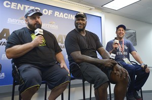 Shaquille O'Neal says LA too big for Dwight Howard, calls signing with Rockets 'a safe move' | iNFOnews.ca CP24124448