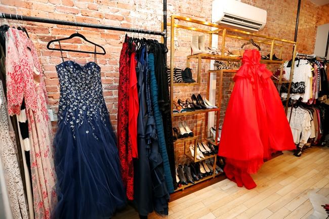 AP FACT CHECK: Red gowns a-plenty in Washington dress shops | iNFOnews.ca