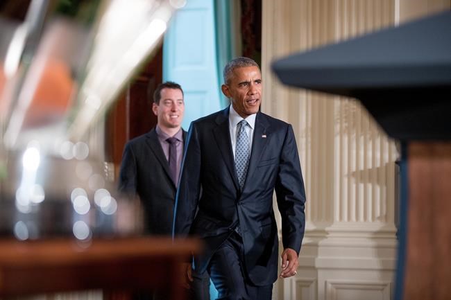 Obama celebrates Sprint Cup with NASCAR's Kyle Busch | iNFOnews.ca Obama celebrates Sprint Cup with NASCAR's Kyle Busch | iNFOnews.ca