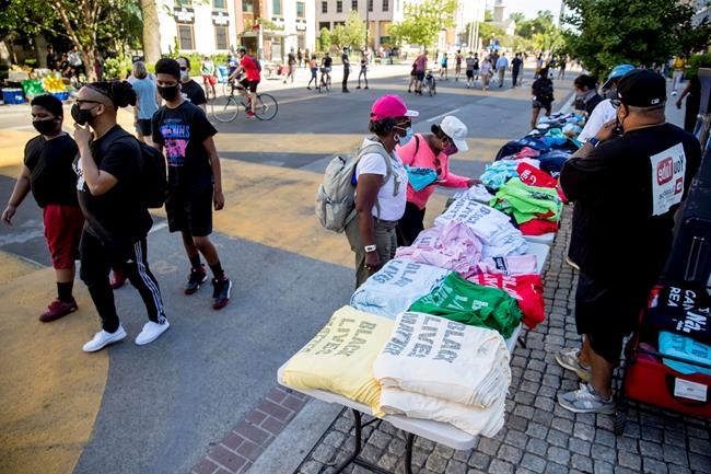 Violence gives way to street fair vibe outside White House | iNFOnews.ca Violence gives way to street fair vibe outside White House | iNFOnews.ca