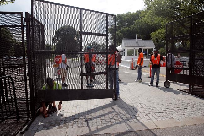 Volunteers, Smithsonian want to save White House protest art | iNFOnews.ca CP506592342