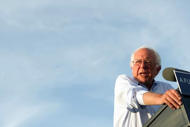 With careful staging, Obama backs Clinton, nudges Sanders | iNFOnews.ca