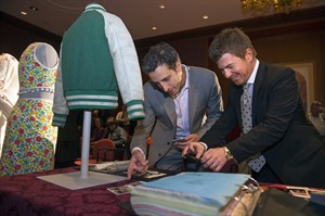 Fred Savage, cast mates give costumes, scripts from TV's 'The Wonder Years' to Smithsonian | iNFOnews.ca CP30950211