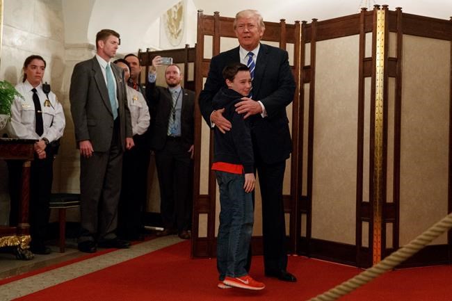 Trump welcomes first wave of White House tourists | iNFOnews.ca
