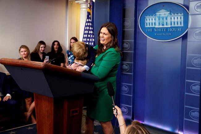 Trump gives Oval Office tour to White House reporters' kids | iNFOnews.ca