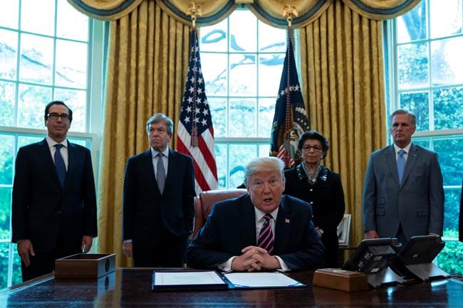 Trump: Postal Service must charge Amazon more, or no loan | iNFOnews.ca CP517500285