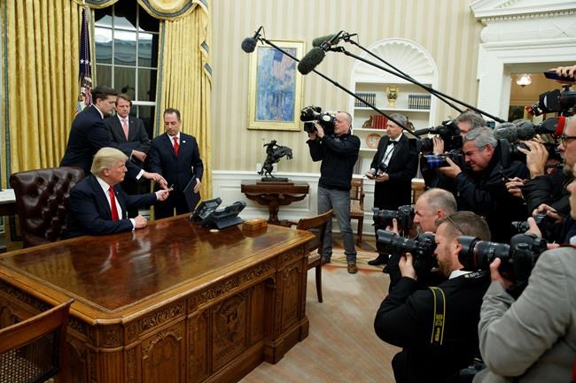 New White House look: Trump gives the Oval Office a makeover | iNFOnews.ca New White House look: Trump gives the Oval Office a makeover | iNFOnews.ca