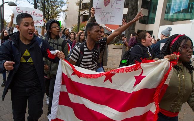 Trump protesters gather outside US Supreme Court | iNFOnews.ca