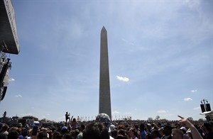 Usher, Gwen Stefani, Mary J. Blige headline Earth Day rally, drawing crowd on National Mall | iNFOnews.ca CP32752113
