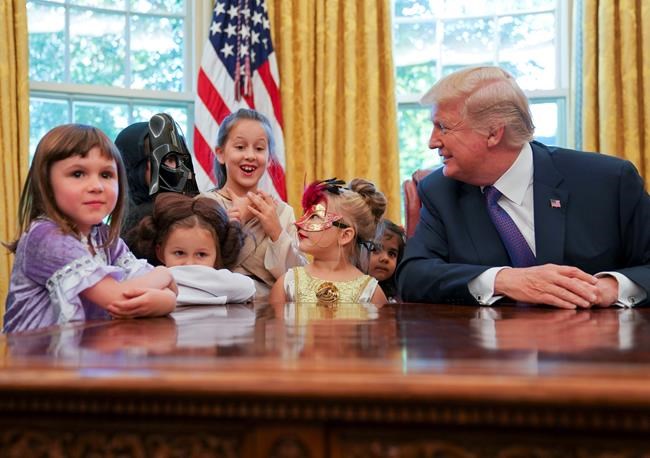 Trump greets kids in Oval Office for early Halloween treats | iNFOnews.ca