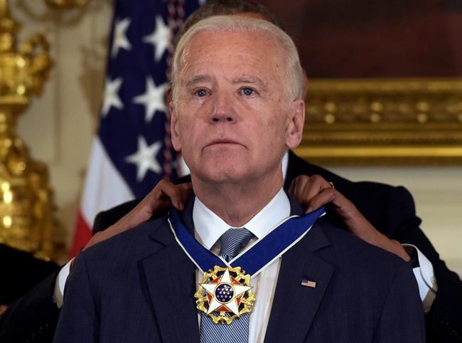In tearful farewell, Obama awards Biden the Medal of Freedom | iNFOnews.ca