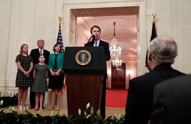 Trump apologizes to Kavanaugh during swearing-in ceremony | iNFOnews.ca