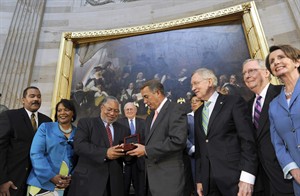 Lawmakers mark Civil Rights Act 50th anniversary with medal for Martin Luther King Jr., wife | iNFOnews.ca CP28887128