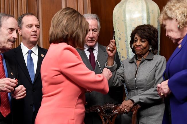 Pelosi doles out impeachment pens, a signing tradition | iNFOnews.ca