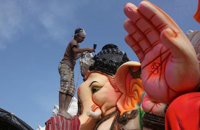 Image of Asia: Painting a Ganesha idol | iNFOnews.ca