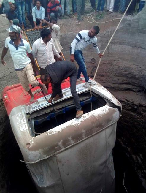Bus, auto-rickshaw collision in west India kills at least 27 | iNFOnews.ca