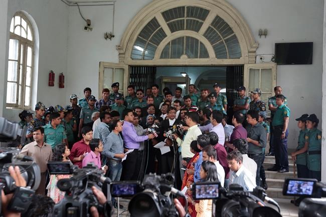 Bangladesh war crimes court sentences 4 to death | iNFOnews.ca CP965406243