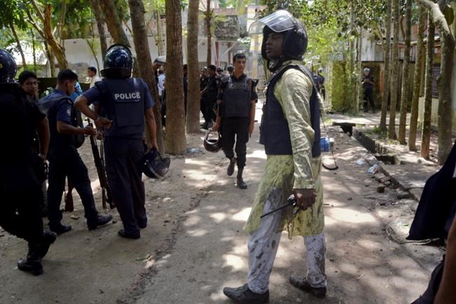 Bomb blast, gunbattle kill 4 during Bangladesh Eid prayers | iNFOnews.ca