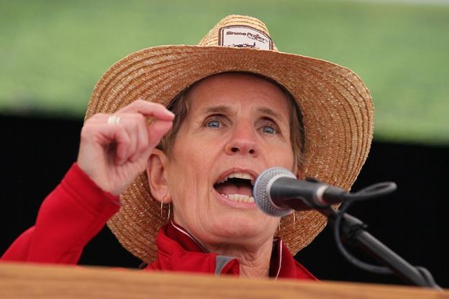 Wynne says supports will ease transition but won't back way from $15 minimum wage | iNFOnews.ca Wynne says supports will ease transition but won't back way from $15 minimum wage | iNFOnews.ca