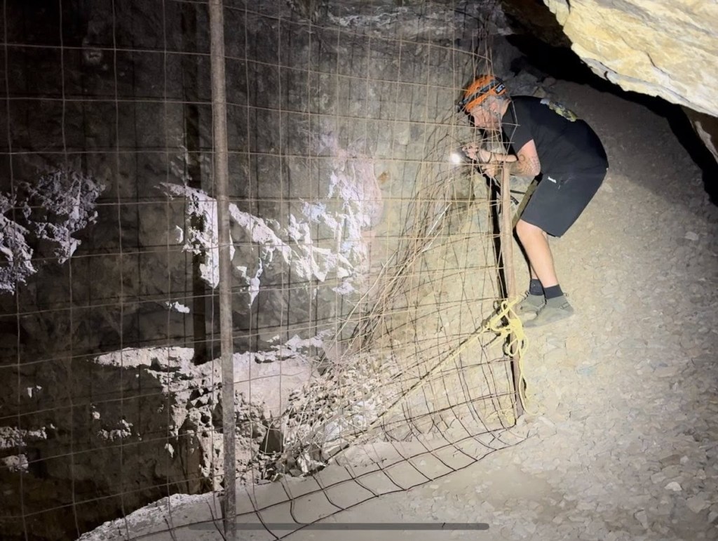 iN VIDEO: Cave explorers look inside abandoned copper mine in Osoyoos | iNFOnews.ca iN VIDEO: Cave explorers look inside abandoned copper mine in Osoyoos | iNFOnews.ca