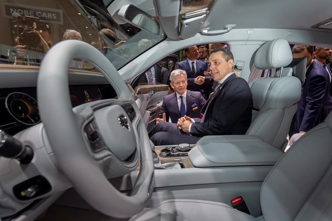 Ride like Putin: 7-ton armoured luxury limo on show in Geneva | iNFOnews.ca