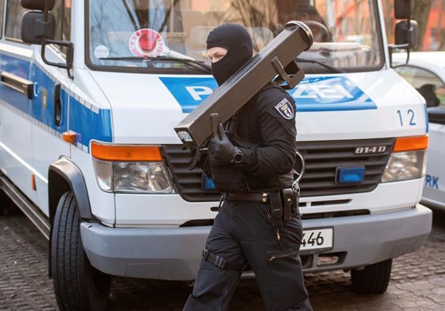German police raid suspected Islamic extremists in Berlin | iNFOnews.ca German police raid suspected Islamic extremists in Berlin | iNFOnews.ca