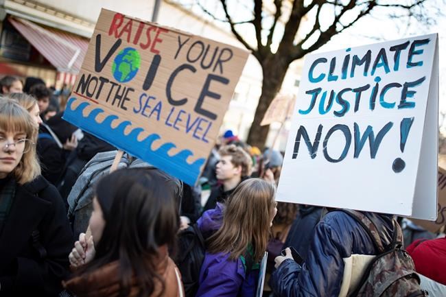 Swiss, German students protest inaction on climate change | iNFOnews.ca Swiss, German students protest inaction on climate change | iNFOnews.ca