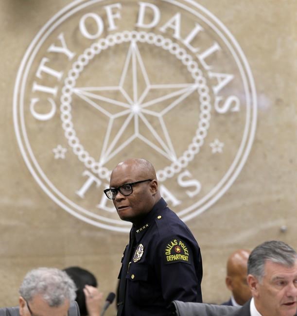 Chief: Police returning to Dallas shooting scene overwhelmed | iNFOnews.ca Chief: Police returning to Dallas shooting scene overwhelmed | iNFOnews.ca