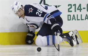 Lowry scores 2 goals in the 2nd period to lead Jets to 5-2 win over Stars | iNFOnews.ca CP31051816