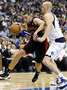 Mayo and Kaman each score 22, short-handed Mavericks top Raptors 109-104 for 3rd straight win | iNFOnews.ca Mayo and Kaman each score 22, short-handed Mavericks top Raptors 109-104 for 3rd straight win | iNFOnews.ca