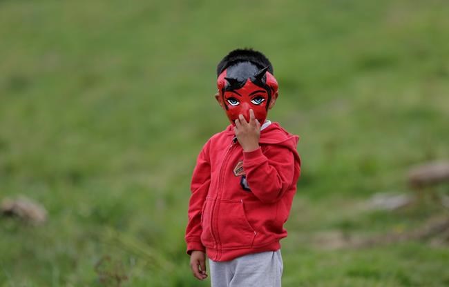 Ecuadorean village rings in new year with devil dance | iNFOnews.ca CP496587825