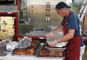 17 hospitalized after lightning hits tent at Whitby, Ont., food festival | iNFOnews.ca CP19425203