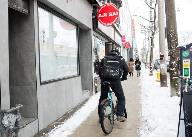 As the pandemic makes delivery work more dangerous, should you tip more? | iNFOnews.ca As the pandemic makes delivery work more dangerous, should you tip more? | iNFOnews.ca