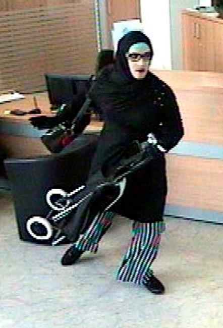 Austrian police hunt cross-dressing, hijab-clad bank robber | iNFOnews.ca