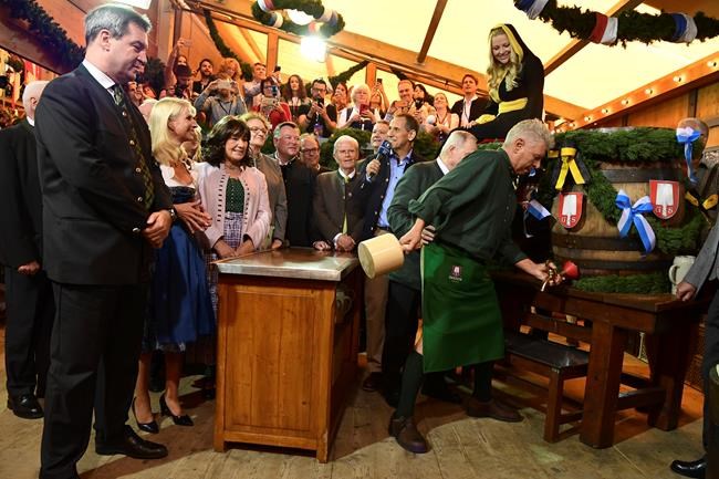 It's tapped: Beer flows as Oktoberfest opens in Munich | iNFOnews.ca