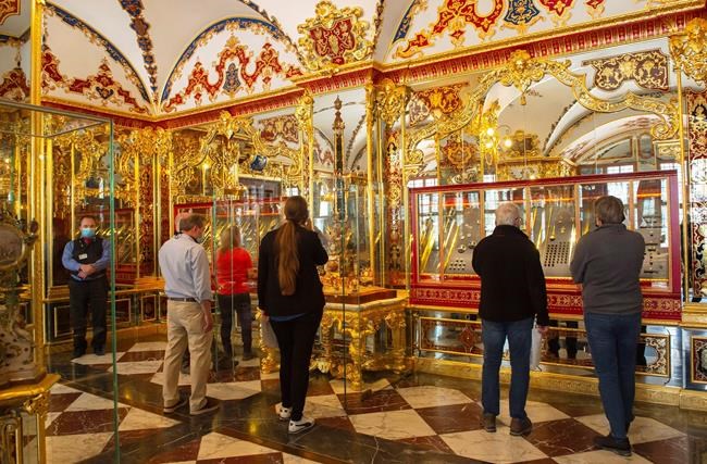 Raids, arrests as German police probe Dresden jewelry theft | iNFOnews.ca