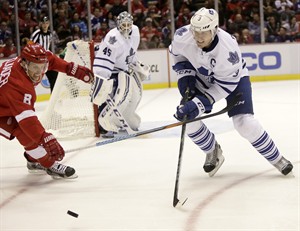 Zetterberg scores late in OT as Red Wings beat Maple Leafs 1-0 to sweep home-and home | iNFOnews.ca CP30339559