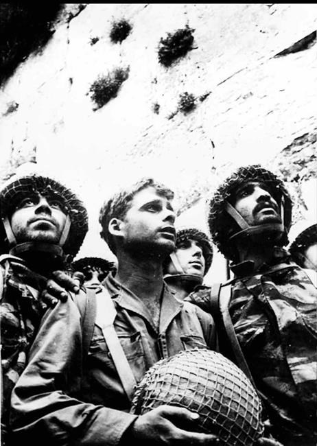 Veteran Israeli photojournalist David Rubinger dies at 92 | iNFOnews.ca