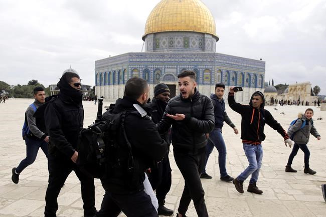 Israeli police arrest 5 Palestinians at flashpoint holy site | iNFOnews.ca Israeli police arrest 5 Palestinians at flashpoint holy site | iNFOnews.ca