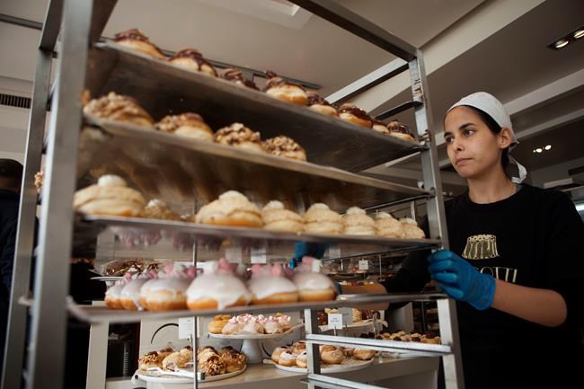 In Israel, an oily Hanukkah treat outlasts a health campaign | iNFOnews.ca In Israel, an oily Hanukkah treat outlasts a health campaign | iNFOnews.ca